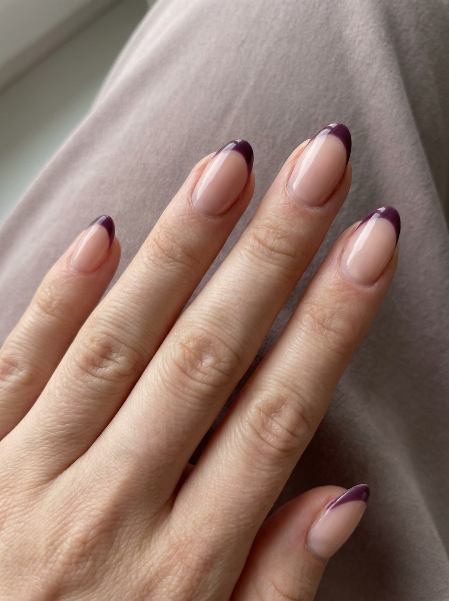 Plum French Nails als Lila Nageldesign Ideen Inspiration 2026